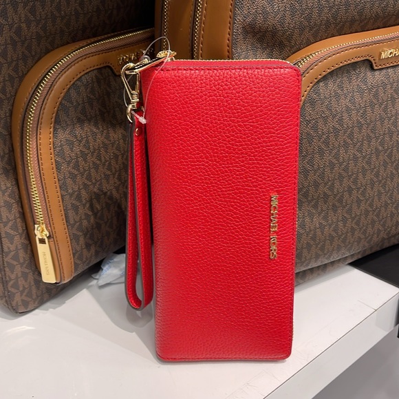 MICHAEL KORS
Leather Continental Wristlet Phone Case Wallet
Bright Red
NWT - Picture 16 of 16